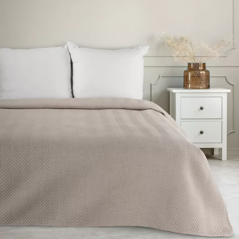 Narzuta z tkaniny o strukturze lnu beżowa 220x240 cm pikowana w wzór jodełki LEN 3 EUROFIRANY PREMIUM