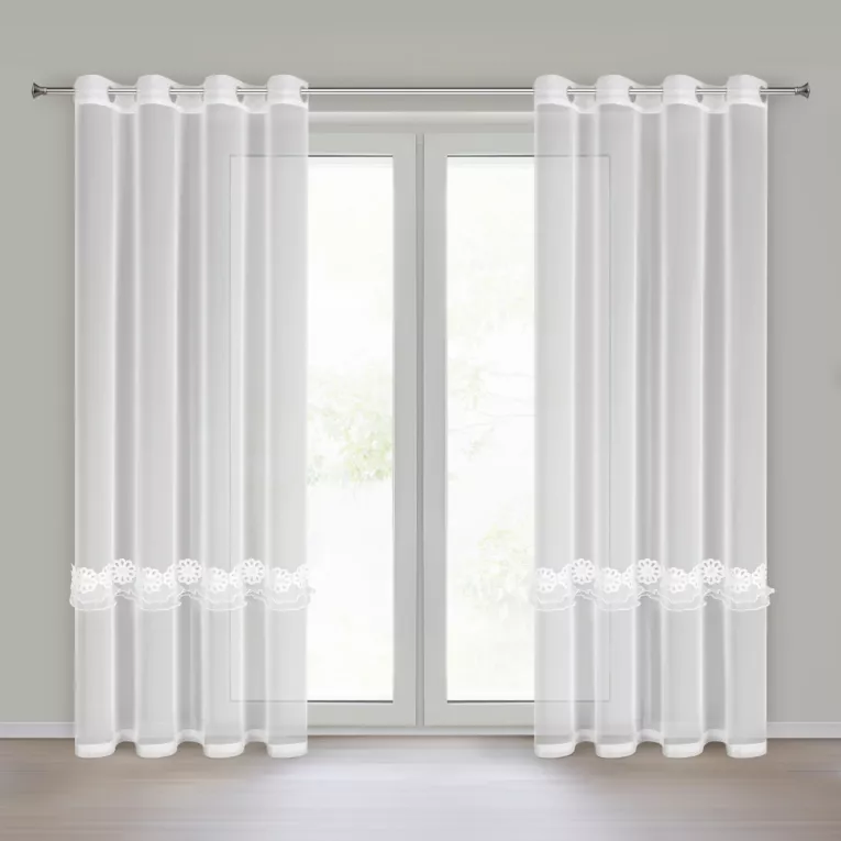 Firana biała z mikrosiateczki zdobiona aplikacją w kwiaty 140x250 cm przelotka - ISOLA Eurofirany