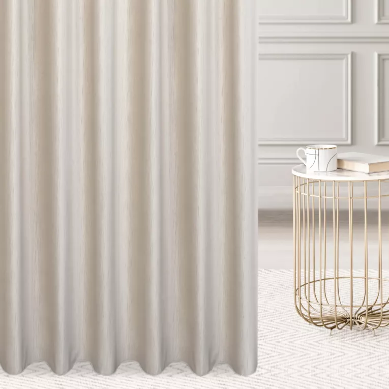 Zasłona szyta na taśmie fala kremowa z tkaniny welwetowej w pionowe prążki, wykończona obciążnikiem