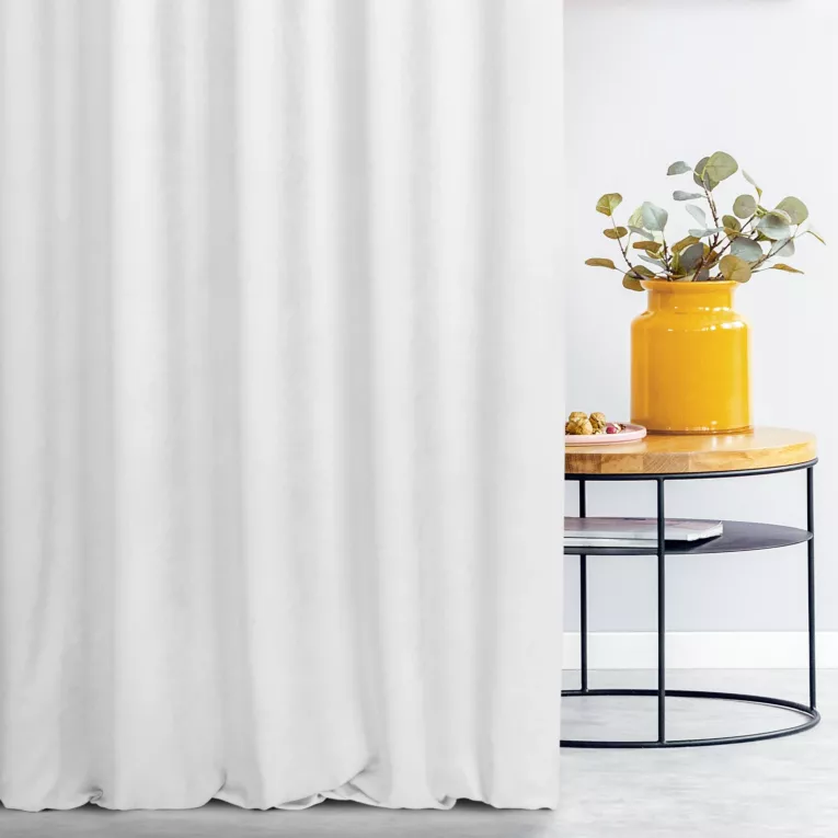 Zasłona szyta na przelotkach ADESSA biała z miękkiej tkaniny o welurowej strukturze