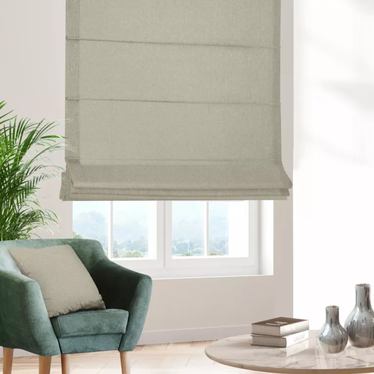 Roleta rzymska srebrna z tkaniny o naturalnym splocie w stylu eko