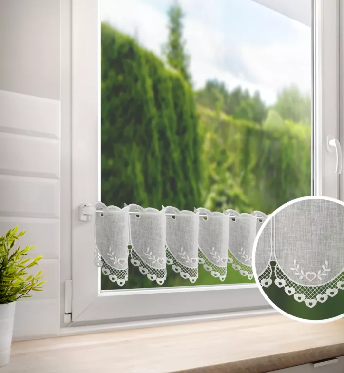Tkanina firanowa zazdrostka z etaminy zdobiona ażurowym haftem Eurofirany