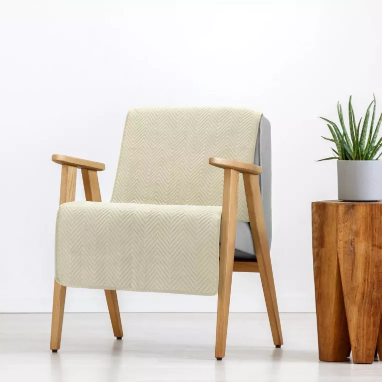 Narzuta welwetowa na fotel kremowa 70x160 cm pikowana w jodełkę metodą hot press SOFIA EUROFIRANY PREMIUM