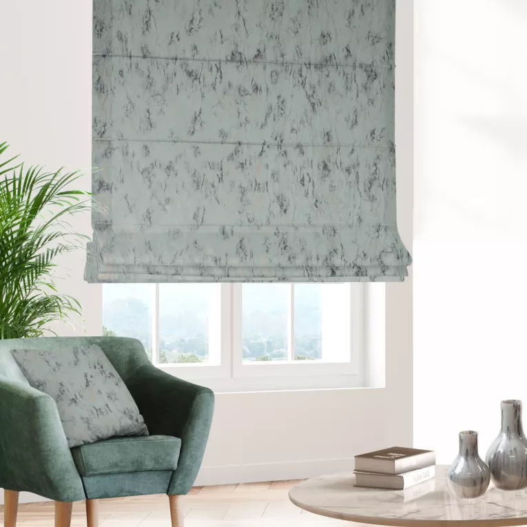 Roleta rzymska jasnomiętowo złocista z tkaniny welwetowej ze złotym marmurkowym nadrukiem