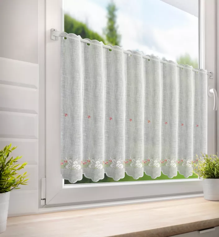 Tkanina firanowa zazdrostka z etaminy zdobiona haftem uroczych króliczków Eurofirany