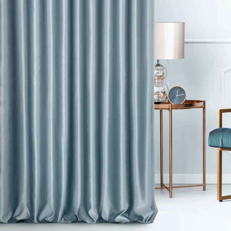 Zasłona szyta na taśmie fala niebieska z jednokolorowej gładkiej tkaniny