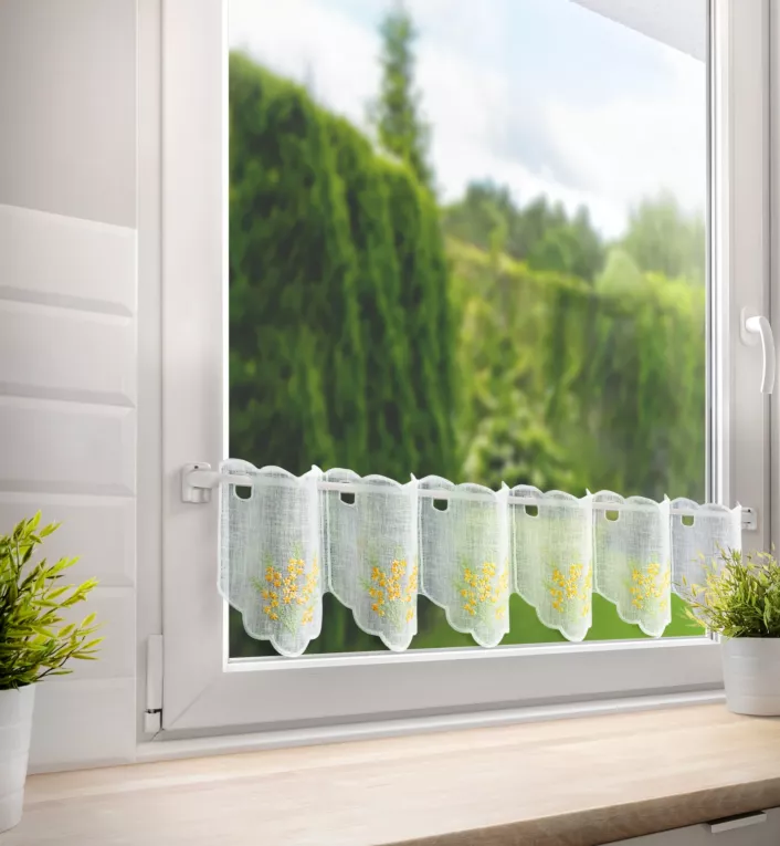 Tkanina firanowa zazdrostka zdobiona haftem żółtych kwiatów Eurofirany