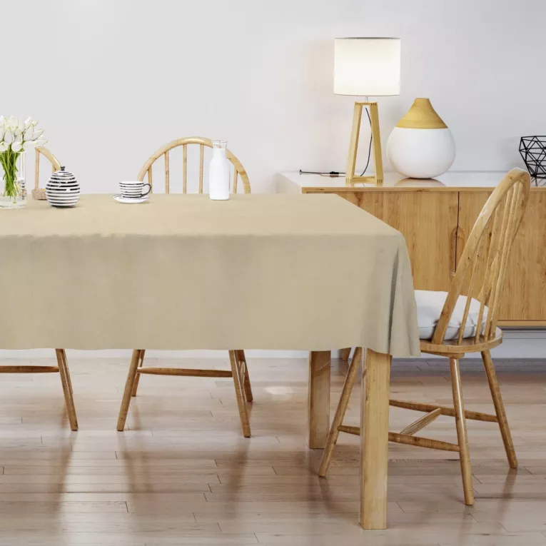Obrus szyty DORA - HIT kremowy z miękkiej tkaniny o welurowej strukturze