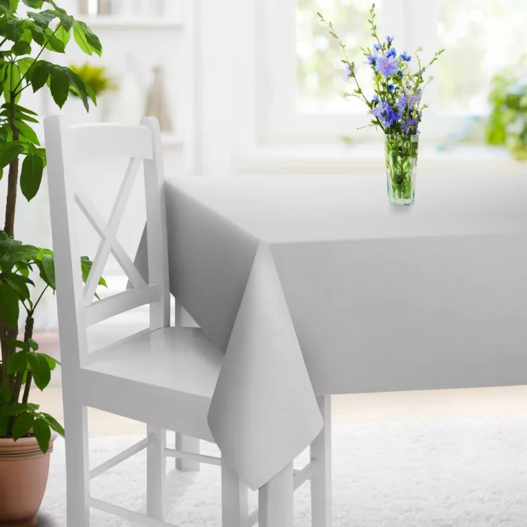 Obrus szyty srebrny ze strukturalnej tkaniny typu blackout, zaciemniająca w 100%