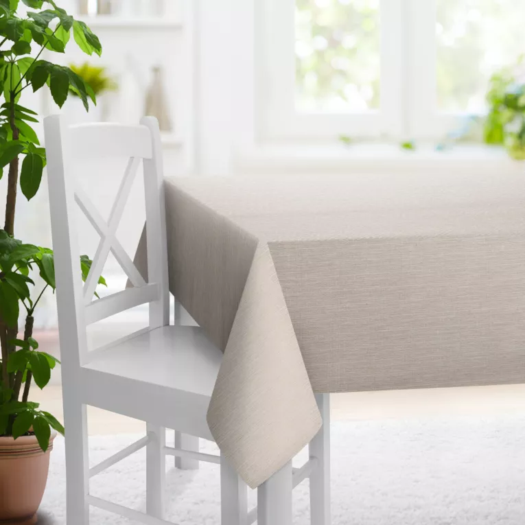 Obrus szyty beżowy z tkaniny o wyraźnym splocie z efektem melanżu