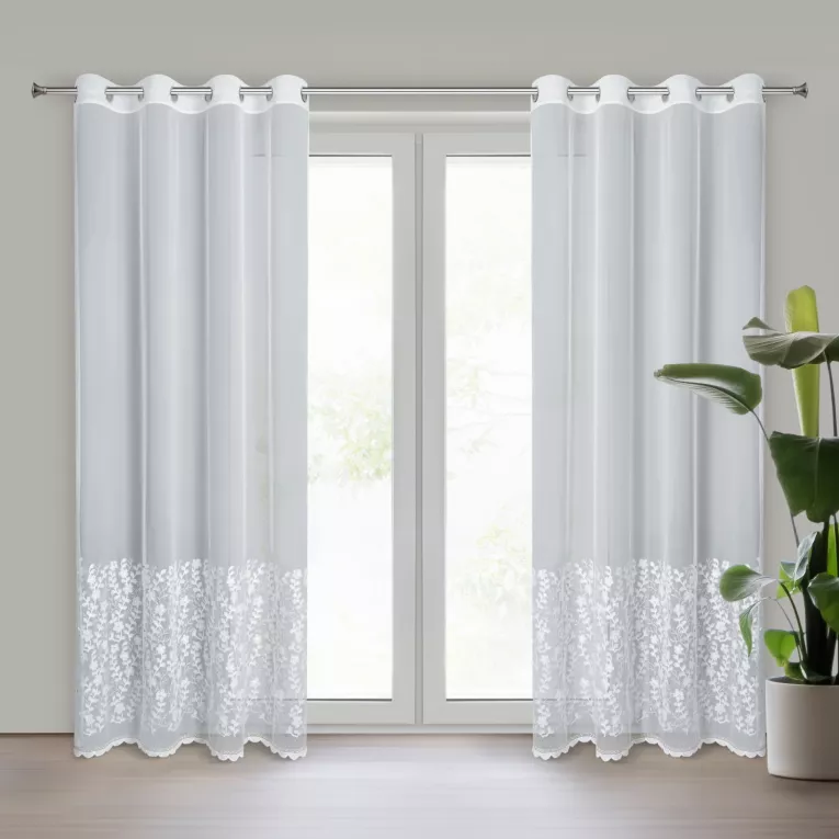 Dekoracja okienna biała z gładkiej tkaniny zdobiona pasem aplikacji w kwiaty 140x250 cm przelotka INGA EVA MINGE Eurofirany