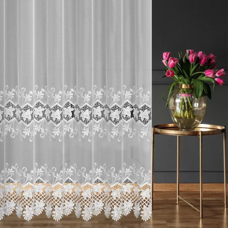 Firana szyta na taśmie 8 cm biała z matowej markizety zdobionej dwoma pasami aplikacji