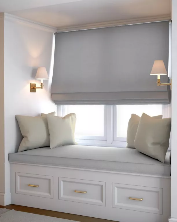 Roleta rzymska srebrna z gładkiej tkaniny typu dimout