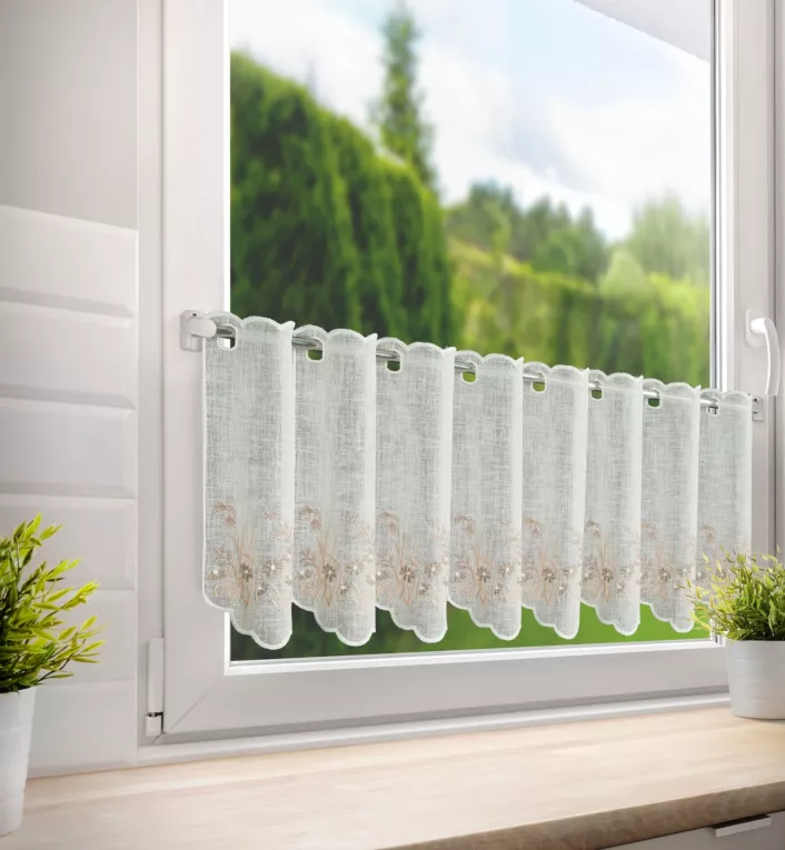 Tkanina firanowa zazdrostka z etaminy z uroczym haftem drobnych kwiatów Eurofirany