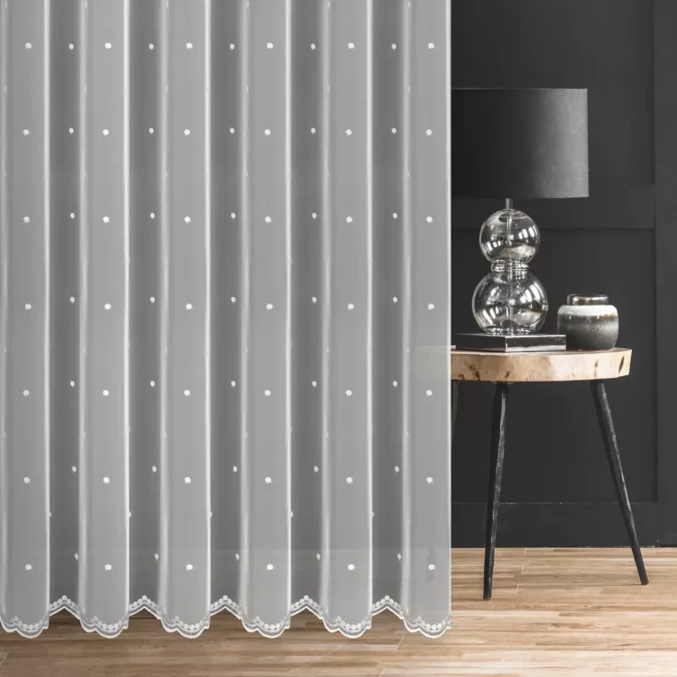 Firana szyta na taśmie 8 cm biała z matowego tiulu haftowanej w drobne groszki