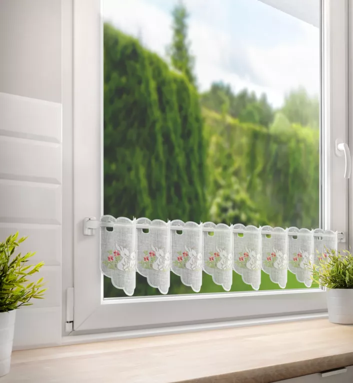 Tkanina firanowa zazdrostka z etaminy zdobiona haftem uroczych króliczków Eurofirany