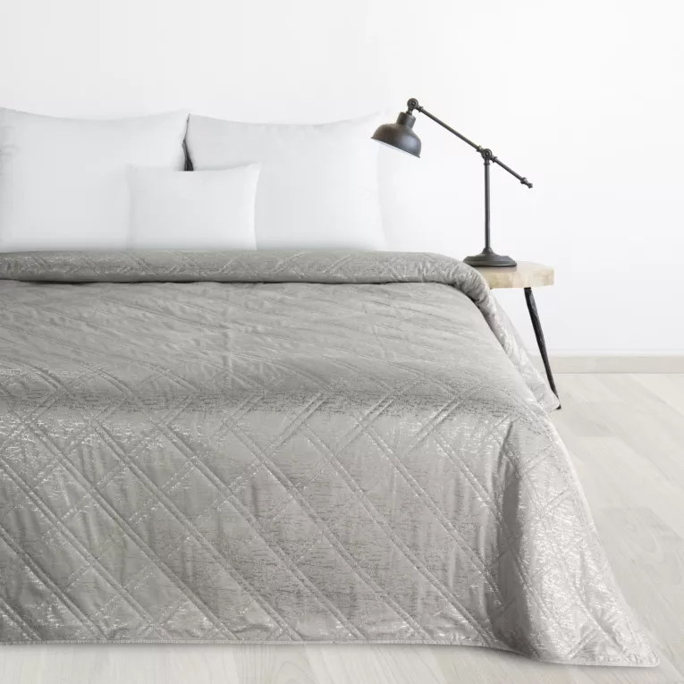 Narzuta welwetowa srebrna 220x240 cm pikowana metodą hot press z błyszczącym nadrukiem Design 91 Eurofirany