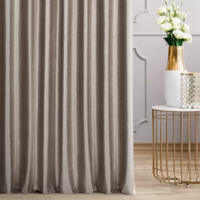 Zasłona szyta na taśmie fala beżowo szampańska z tkaniny welwetowej z błyszczącym nadrukiem