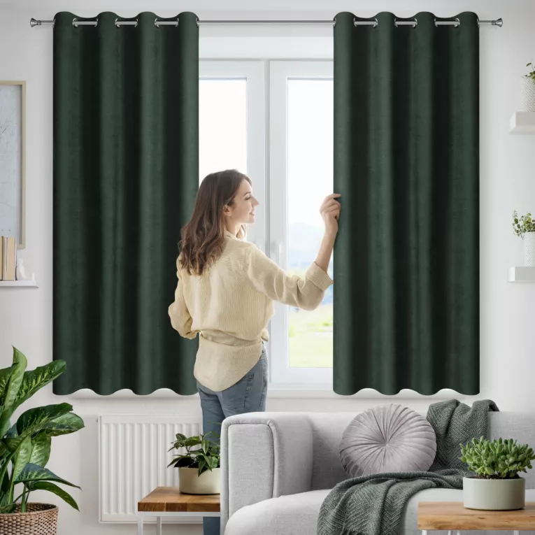 Zasłona ciemnozielona z tkaniny welurowej 120x120 cm przelotka - Dora Eurofirany