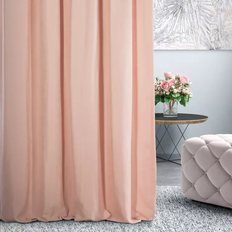 Zasłona szyta na taśmie fala DORA - HIT pudrowa z miękkiej tkaniny o welurowej strukturze