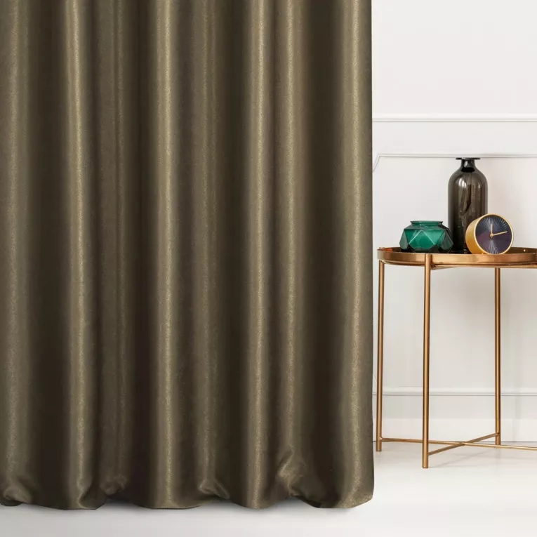 Zasłona szyta na taśmie fala VEGAS brązowa z gładkiej, zaciemniającej tkaniny z wyraźnym splotem