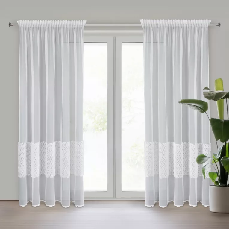 Firana biała, gładka zdobiona aplikacją 140x270 cm taśma LORIS Eurofirany
