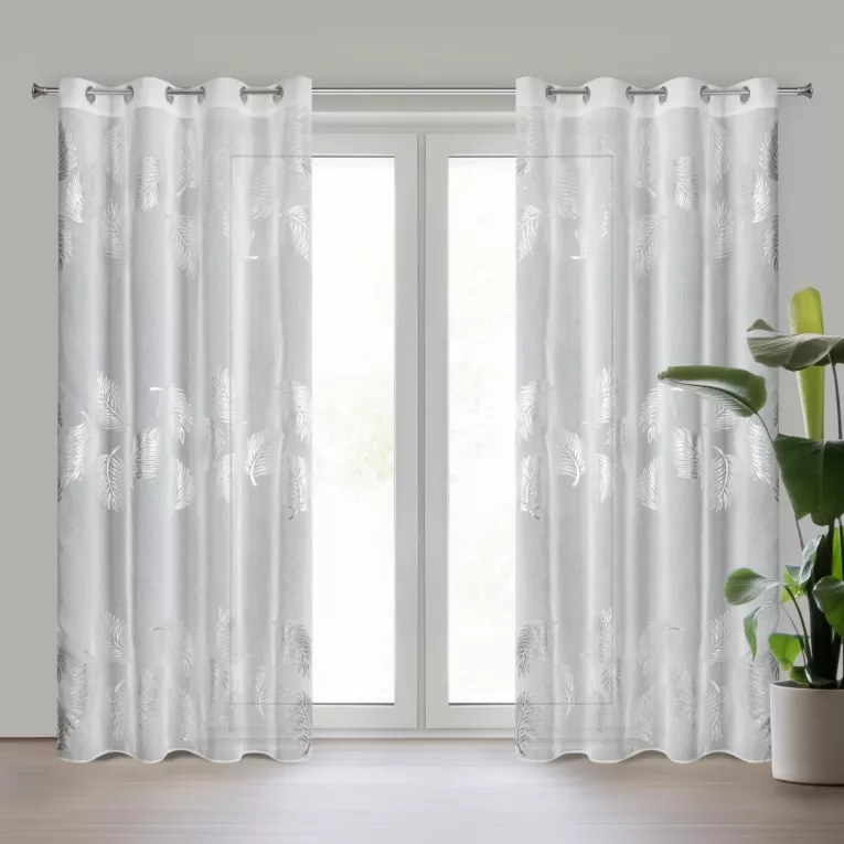 Firana biało, srebrna z etaminy zdobiona nadrukiem liści 140x250 cm przelotka - IDALIA Eurofirany