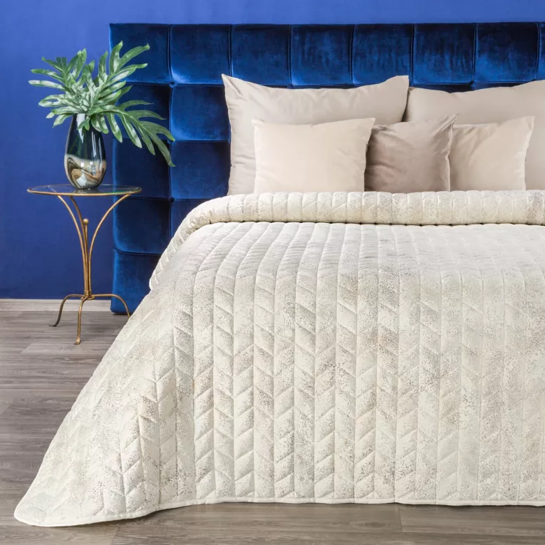 Narzuta AGATA pikowana z błyszczącego welwetu Eurofirany