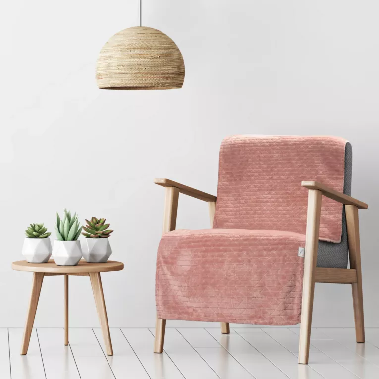 Narzuta na fotel-koc 70x160 cm  różowa miękka w dotyku z wytłaczanym wzorem CINDY 4 DESIGN 91 Eurofirany