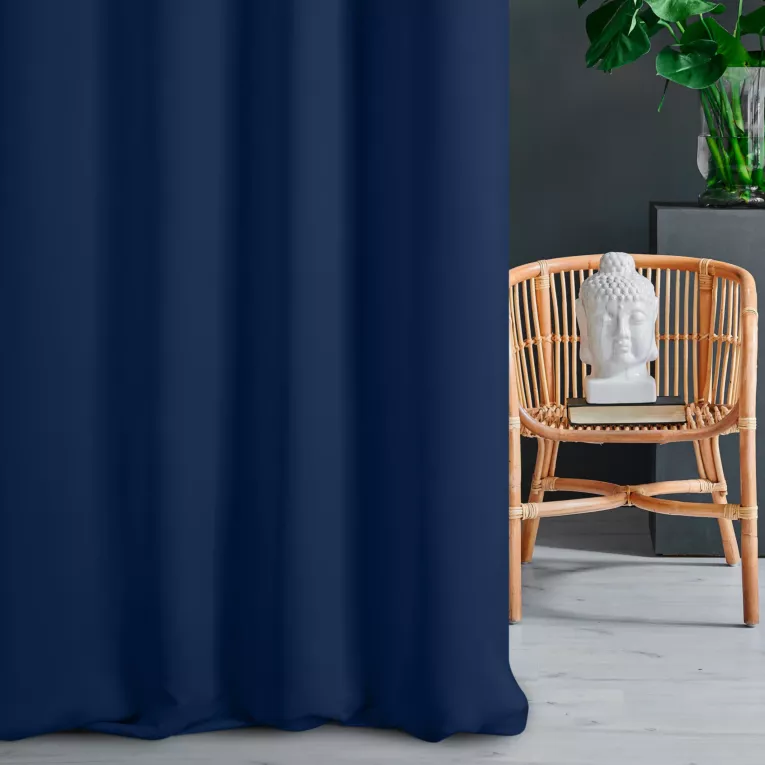 Zasłona szyta na taśmie fala granatowa z gładkiej tkaniny typu blackout