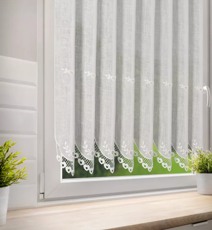 Tkanina firanowa zazdrostka z etaminy zdobiona ażurowym haftem Eurofirany
