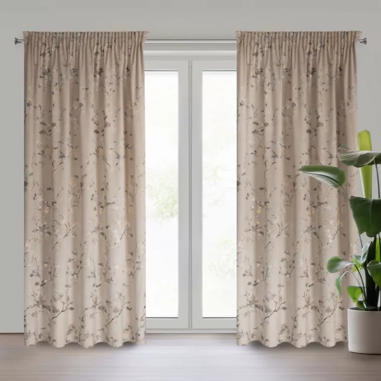 Zasłona beżowo, szampańska z błyszczącym nadrukiem kwiatu jabłoni, welwetowa 140x270 cm taśma SELENA  Eurofirany