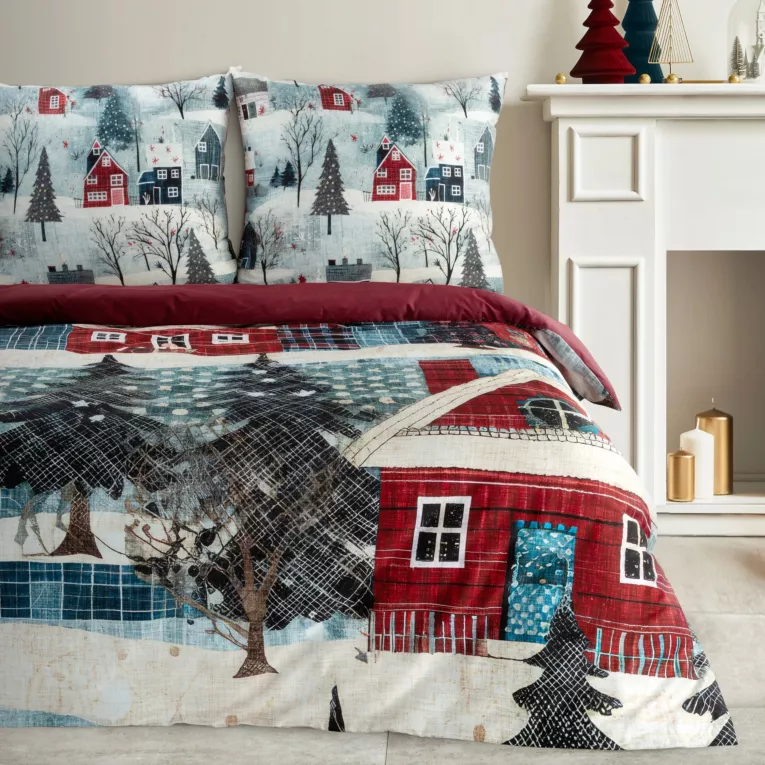 Pościel świąteczna 140x200 cm z satyny bawełnianej, kolor czerwony, niebieski zdobiona nadrukiem świątecznego miasteczka NIKO Eurofirany