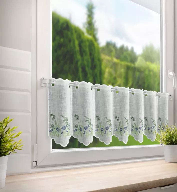 Tkanina firanowa zazdrostka z etaminy z uroczym haftem drobnych kwiatów Eurofirany