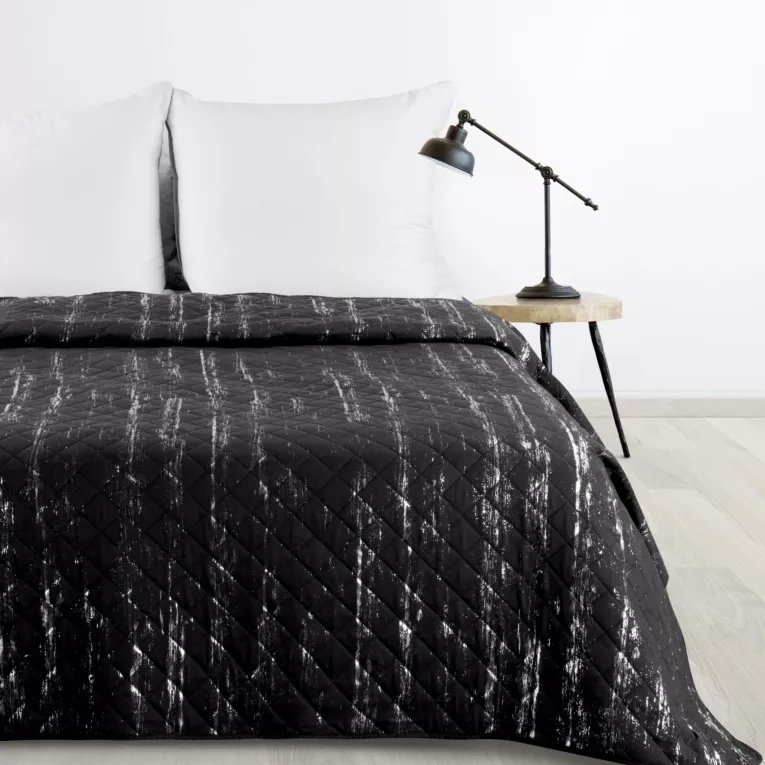 Narzuta czarno, srebrna 170x210 cm zdobiona przecieranym wzorem i pikowana metodą hot press BLINK 1 DESIGN 91 Eurofirany