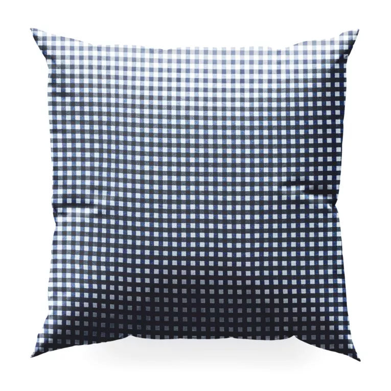 Poszewka szyta biało ciemnoniebieska z delikatnej tkaniny w kratkę