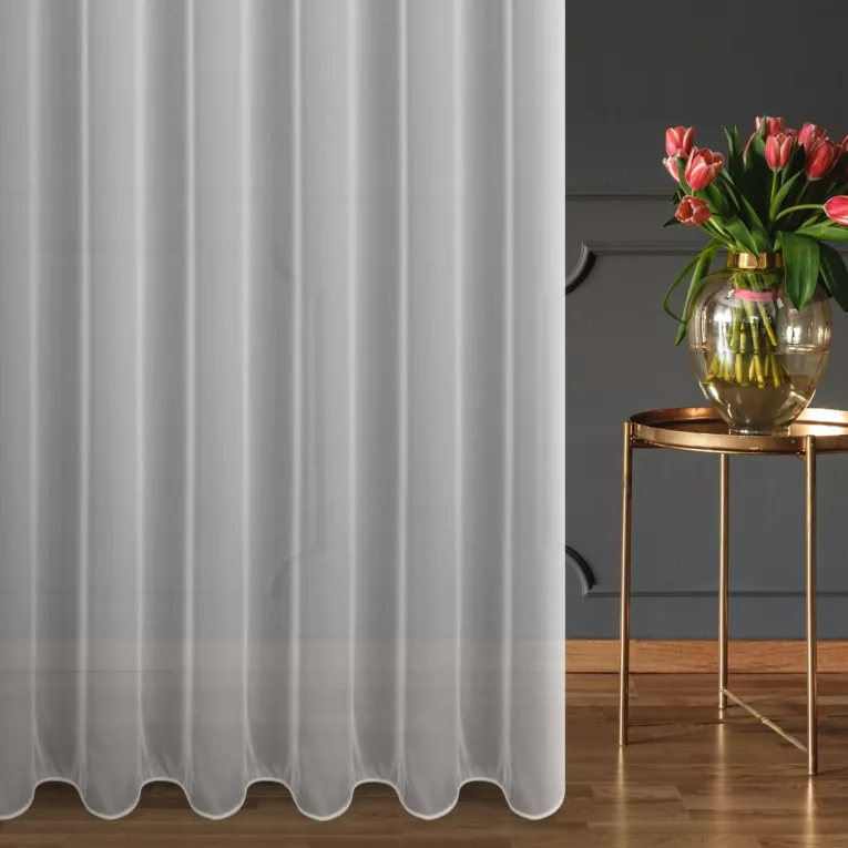 Firana szyta na taśmie fala biała z supermiękkiej tkaniny o perłowym połysku, wykończona obciążnikiem
