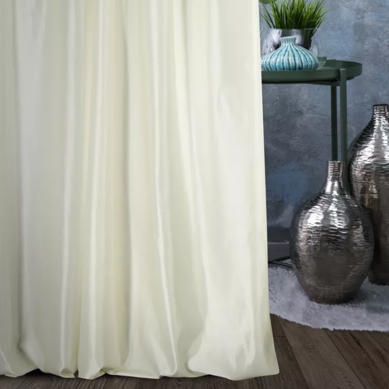 Zasłona szyta na przelotkach AMAYA kremowa z jednokolorowej gładkiej tkaniny