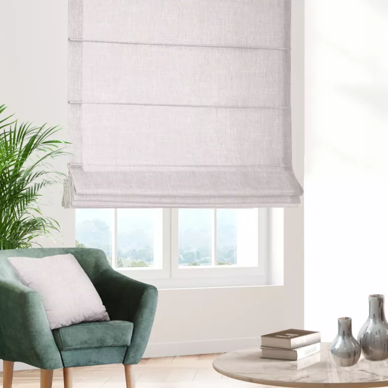 Roleta rzymska pudrowo różowa z miękkiej tkaniny w stylu eko