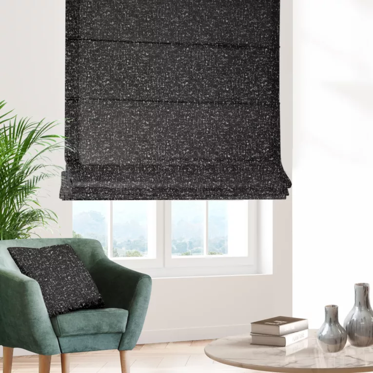 Roleta rzymska czarno srebrna z miękkiej tkaniny szenilowej przetykanej błyszczącą nicią Italissima Eva Minge