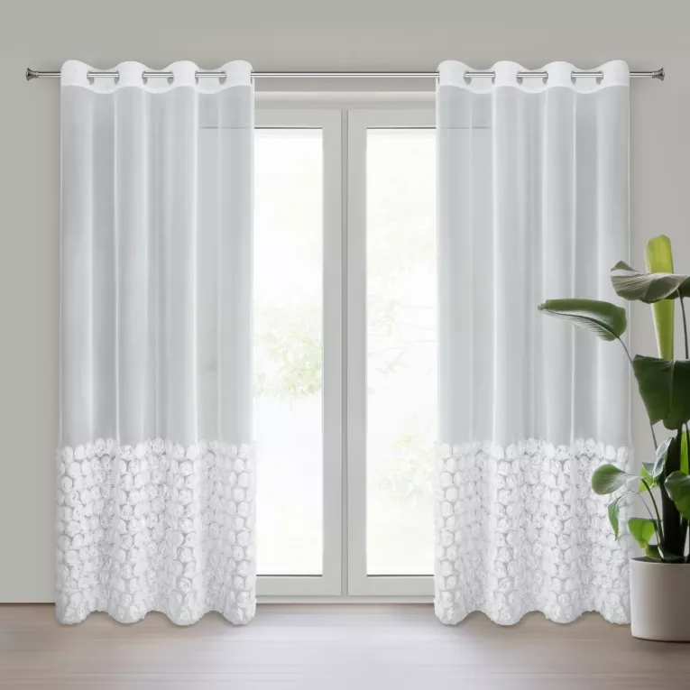 Firana z siateczki biała zdobiona pasem aplikacji róż 3D 140x250 cm przelotka ROSES Eva Minge Eurofirany