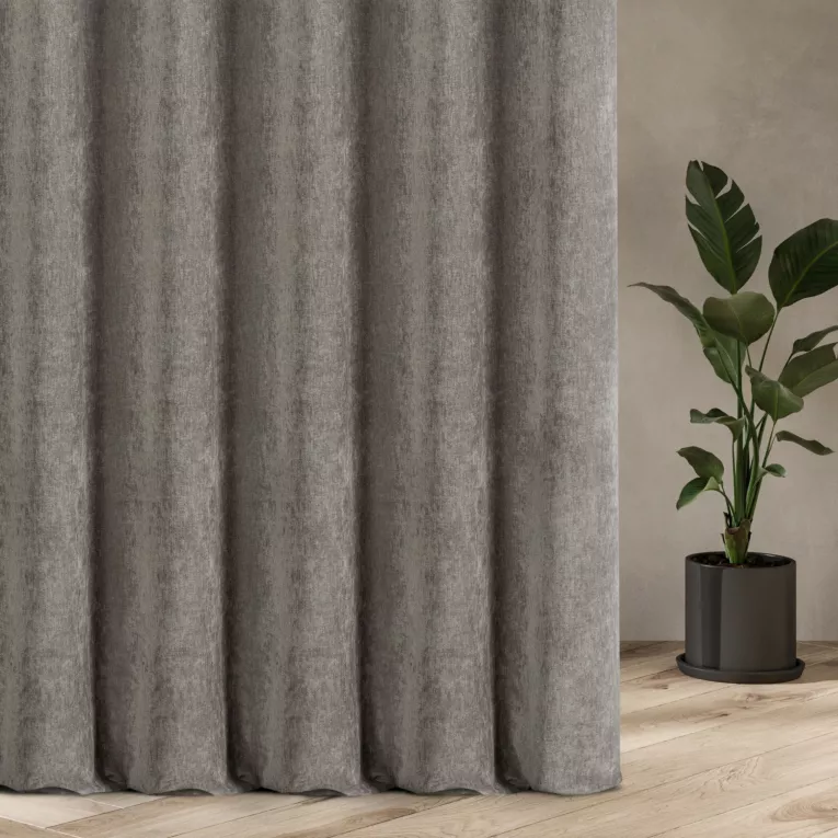 Zasłona szyta na taśmie 5 cm szara z tkaniny o szenilowej strukturze