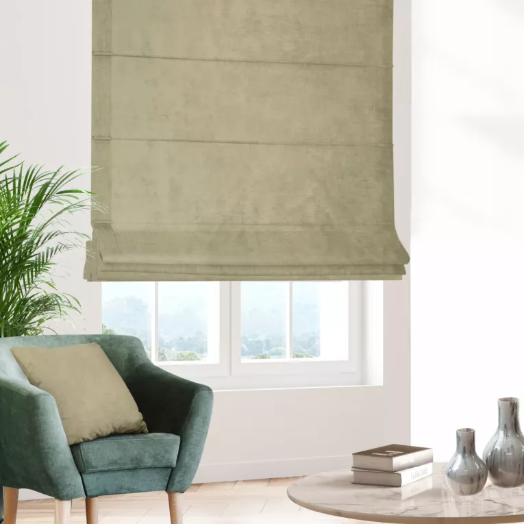 Roleta rzymska ENYA jasnobrązowa z miękkiej półmatowej tkaniny welwetowej