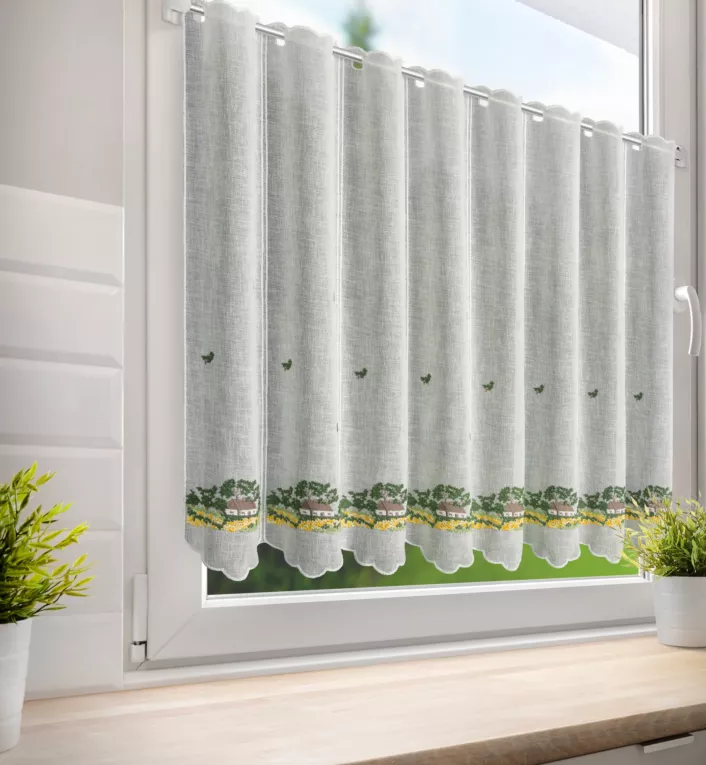 Tkanina firanowa zazdrostka z etaminy zdobiona haftem wiejskiego domku Eurofirany