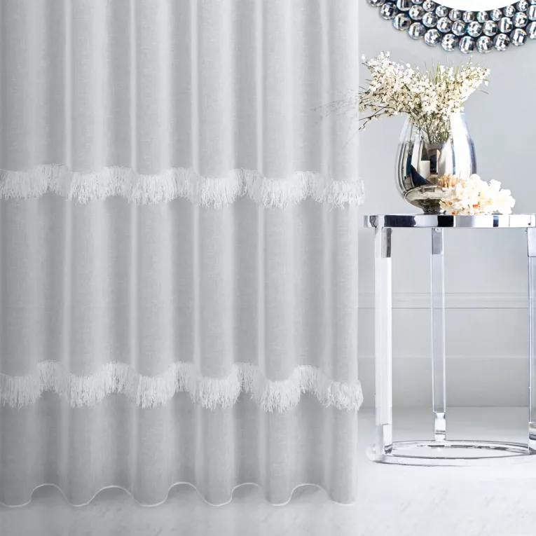 Firana szyta na flexach naturalna z matowej, miękkiej tkaniny ozdobionej szenilowymi frędzlami Italissima Eva Minge
