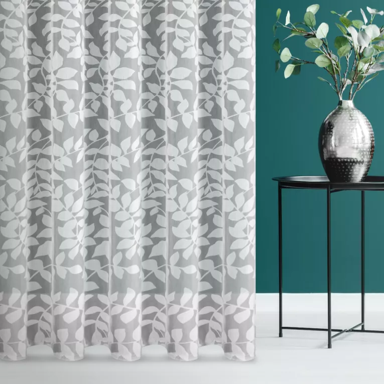 Firana szyta na flexach biała z tkaniny batystowej z motywem botanicznym