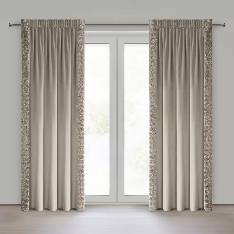 Zasłona beżowa z welwetu zdobiona aplikacją 3D róż 140x270 cm taśma - ROSES Eva Minge Eurofirany