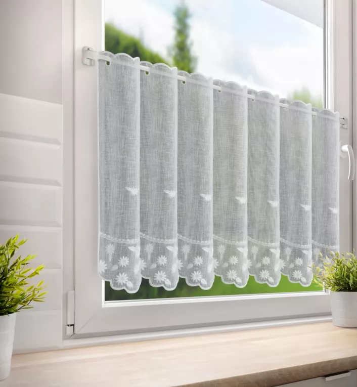 Tkanina firanowa zazdrostka z etaminy zdobiona haftem drobnych kwiatów Eurofirany