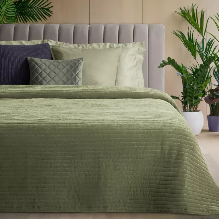 Narzuta szenilowa oliwkowa 170x210 cm pikowana metoda hot press w pasy - GLORI - Eurofirany