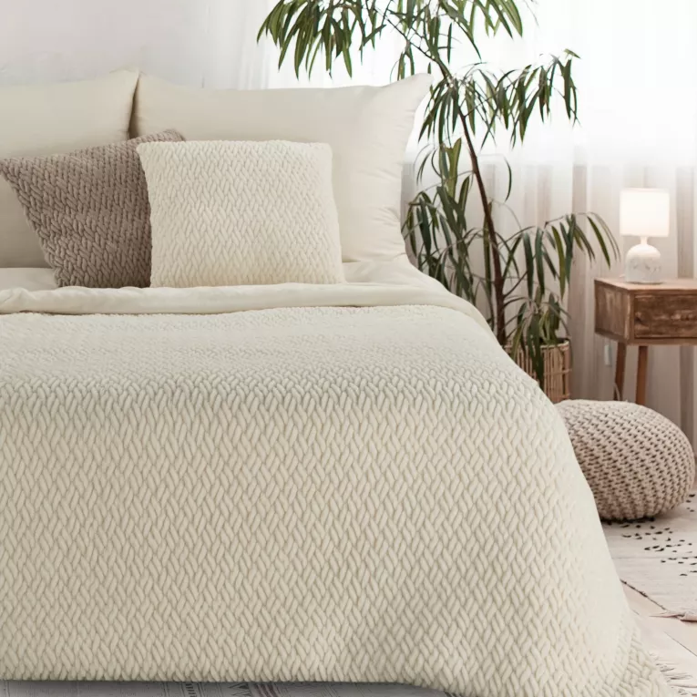 Koc  130x160 cm kremowy z widocznym plecionym splotem KAYLA Eurofirany